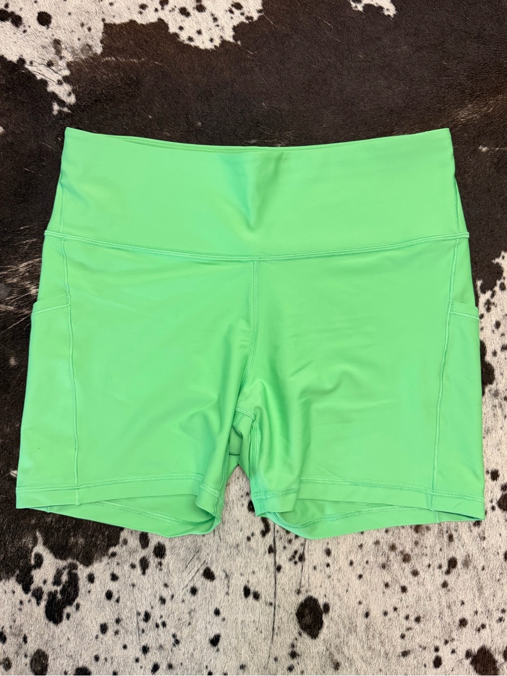Athleta Interval Stash Shorts 5”